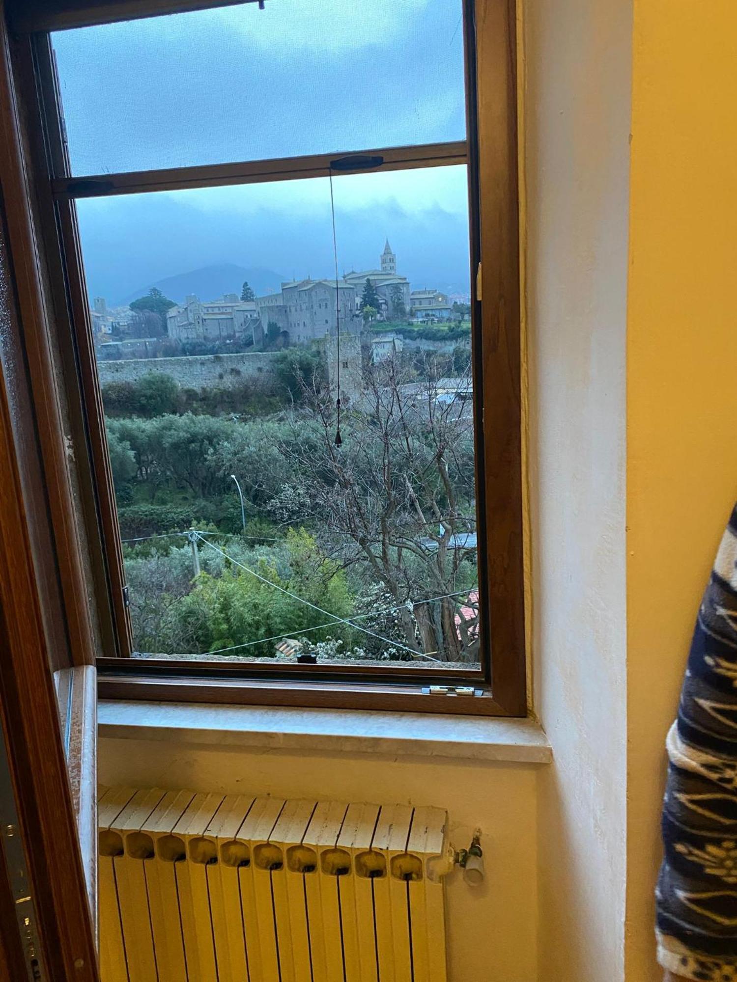 La Finestra Di Umberto Vicino Al Centro Con Parcheggio Privato Panzió Viterbo Kültér fotó
